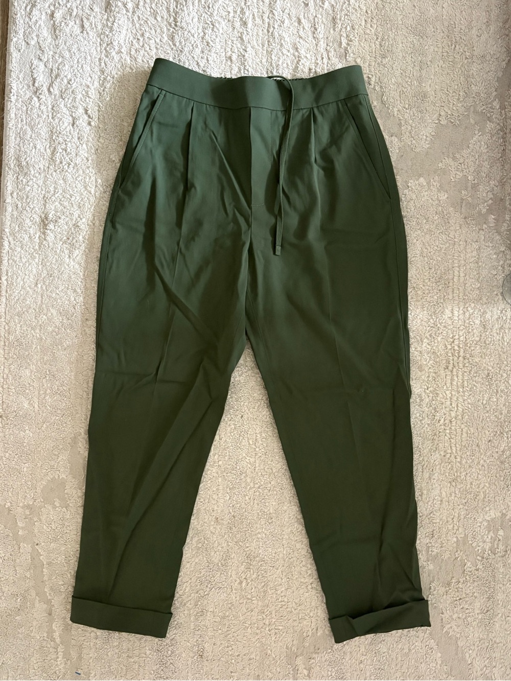 Vince Olive Green Tapered Pull-On Pleated Crepe Pants Size M - Picture 2 of 6